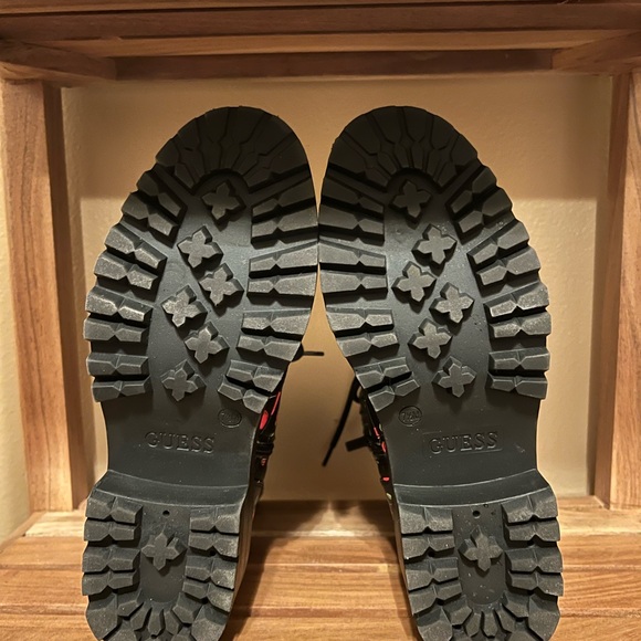 GUESS Women's Fearne Faux leather Platform Boots size 7.5 - Picture 6 of 11